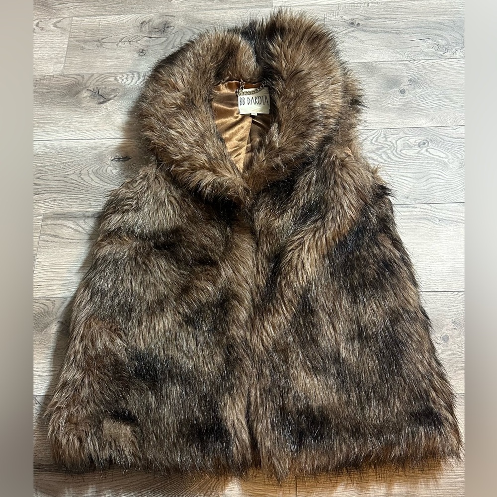 BB Dakota Faux Fur Jacket Size Small